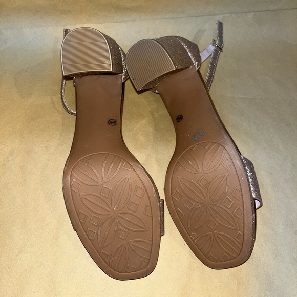 ROSE GOLD HIGH HEELS - Picture 3 of 6